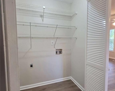 232 Hampton Drive - Photo Thumbnail 13