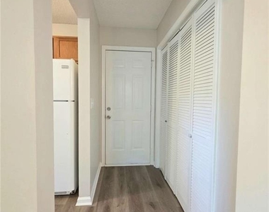 232 Hampton Drive - Photo Thumbnail 12