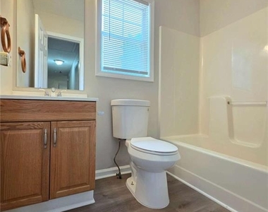 232 Hampton Drive - Photo Thumbnail 20