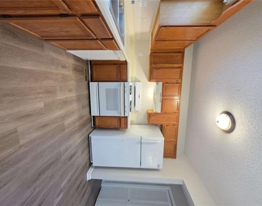 232 Hampton Drive - Photo Thumbnail 10