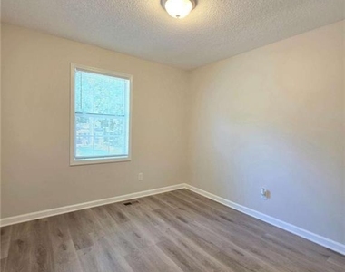 232 Hampton Drive - Photo Thumbnail 21