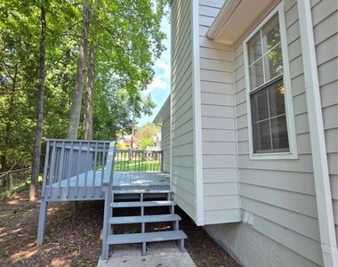232 Hampton Drive - Photo Thumbnail 5