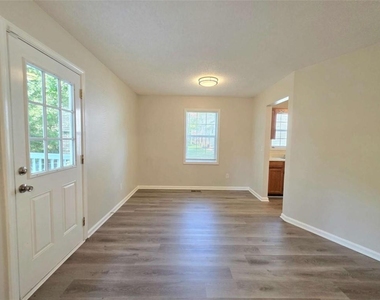 232 Hampton Drive - Photo Thumbnail 9