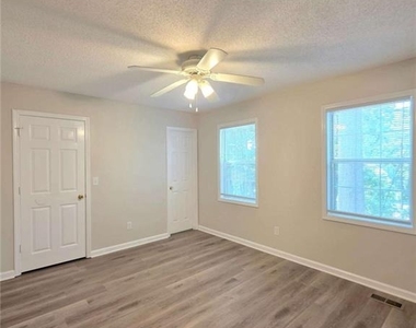 232 Hampton Drive - Photo Thumbnail 15