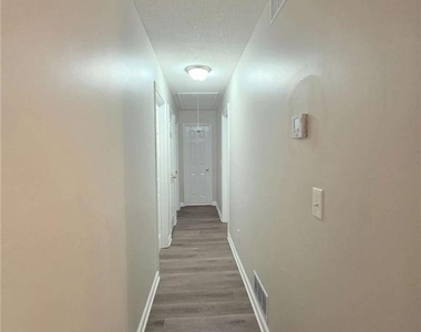 232 Hampton Drive - Photo Thumbnail 14