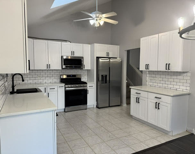 2s151 Avondale Lane - Photo Thumbnail 4