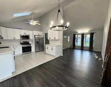 2s151 Avondale Lane - Photo Thumbnail 2
