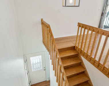 450 Bridle Trail - Photo Thumbnail 3