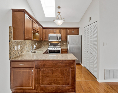 450 Bridle Trail - Photo Thumbnail 12