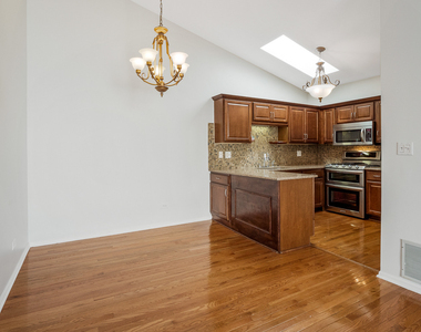 450 Bridle Trail - Photo Thumbnail 10