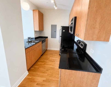 565 W Quincy Street - Photo Thumbnail 4