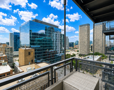 565 W Quincy Street - Photo Thumbnail 2