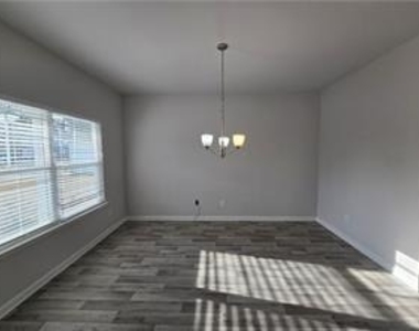 647 Skye Drive - Photo Thumbnail 3