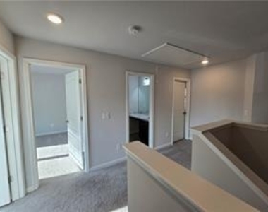 647 Skye Drive - Photo Thumbnail 9