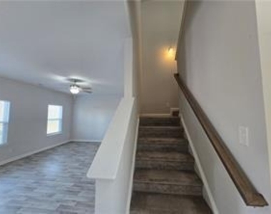 647 Skye Drive - Photo Thumbnail 7