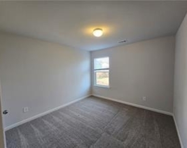 647 Skye Drive - Photo Thumbnail 12