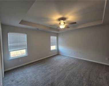 647 Skye Drive - Photo Thumbnail 10