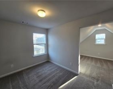 647 Skye Drive - Photo Thumbnail 13