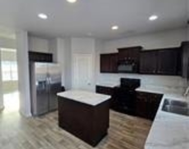 647 Skye Drive - Photo Thumbnail 5