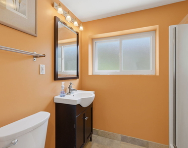 613 Leamington Avenue - Photo Thumbnail 11