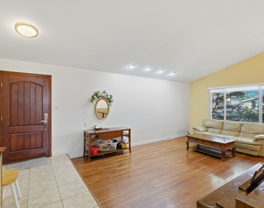 613 Leamington Avenue - Photo Thumbnail 2