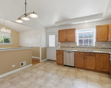 613 Leamington Avenue - Photo Thumbnail 7