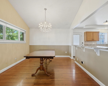 613 Leamington Avenue - Photo Thumbnail 5