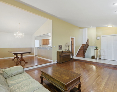 613 Leamington Avenue - Photo Thumbnail 3