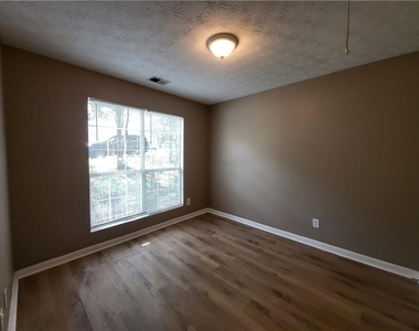 3428 Homeward Trail - Photo Thumbnail 7