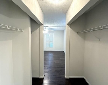 3513 Essex Avenue - Photo Thumbnail 16