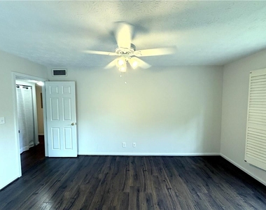 3513 Essex Avenue - Photo Thumbnail 14
