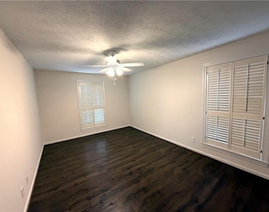 3513 Essex Avenue - Photo Thumbnail 12