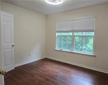 3811 Roxfield Drive - Photo Thumbnail 19
