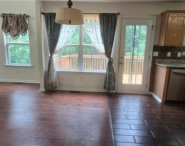 3811 Roxfield Drive - Photo Thumbnail 6
