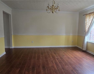 3811 Roxfield Drive - Photo Thumbnail 3