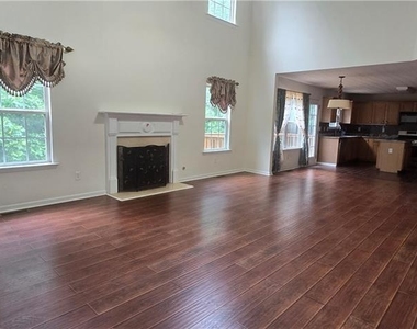 3811 Roxfield Drive - Photo Thumbnail 5