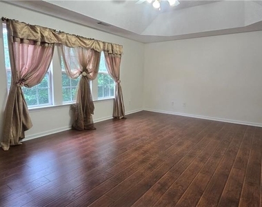 3811 Roxfield Drive - Photo Thumbnail 13