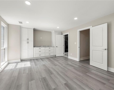 1009 Riverbend Club Drive Se - Photo Thumbnail 12