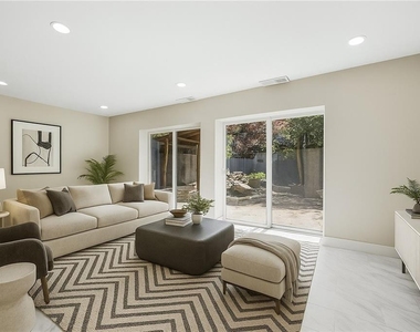 1009 Riverbend Club Drive Se - Photo Thumbnail 3