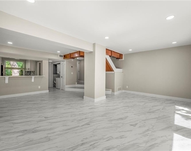 1009 Riverbend Club Drive Se - Photo Thumbnail 4