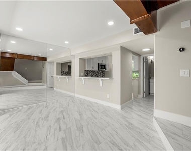 1009 Riverbend Club Drive Se - Photo Thumbnail 6