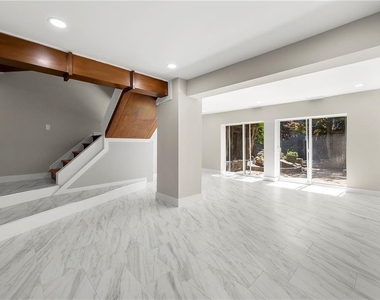 1009 Riverbend Club Drive Se - Photo Thumbnail 5