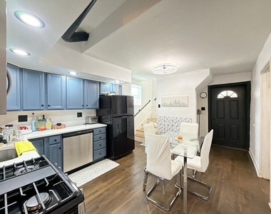 1933 W Grand Avenue - Photo Thumbnail 4