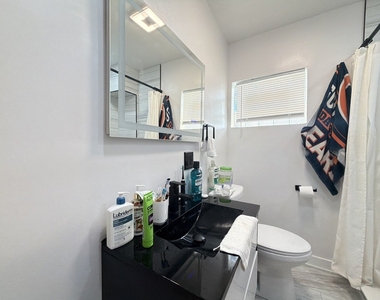 1933 W Grand Avenue - Photo Thumbnail 17