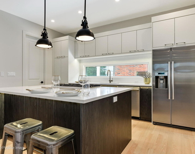 2347 W Morse Avenue - Photo Thumbnail 8