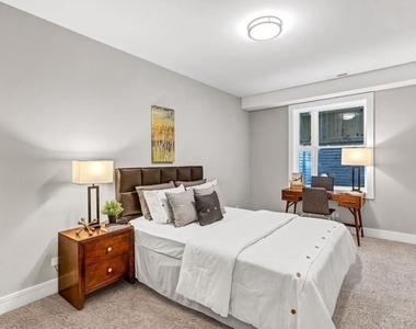 2536 N 72nd Court - Photo Thumbnail 11