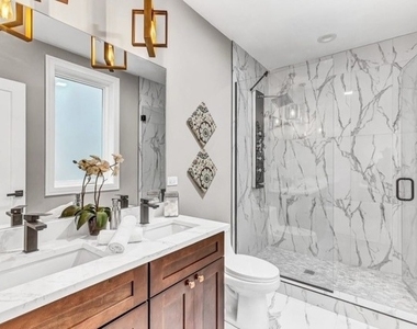 2536 N 72nd Court - Photo Thumbnail 20