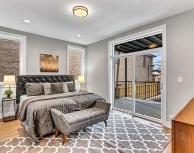 2536 N 72nd Court - Photo Thumbnail 22