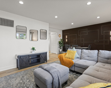 7125 Simpson Street - Photo Thumbnail 5