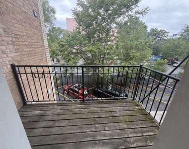 6954 N Greenview Avenue - Photo Thumbnail 12